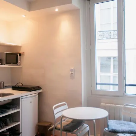 Charming Bright Studio In The Centre Of Paris