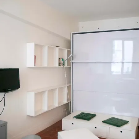 Charming Bright Studio In The Centre Of *