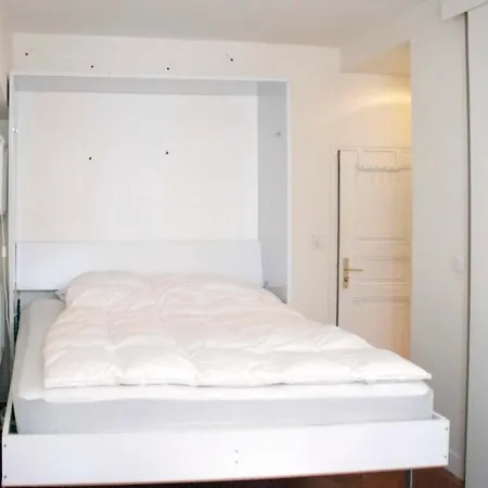 Charming Bright Studio In The Centre Of شقة