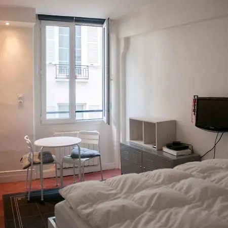شقة Charming Bright Studio In The Centre Of *